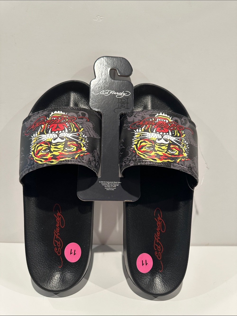 NWT Ed Hardy Men’s Roaring Tiger Black Slides.
